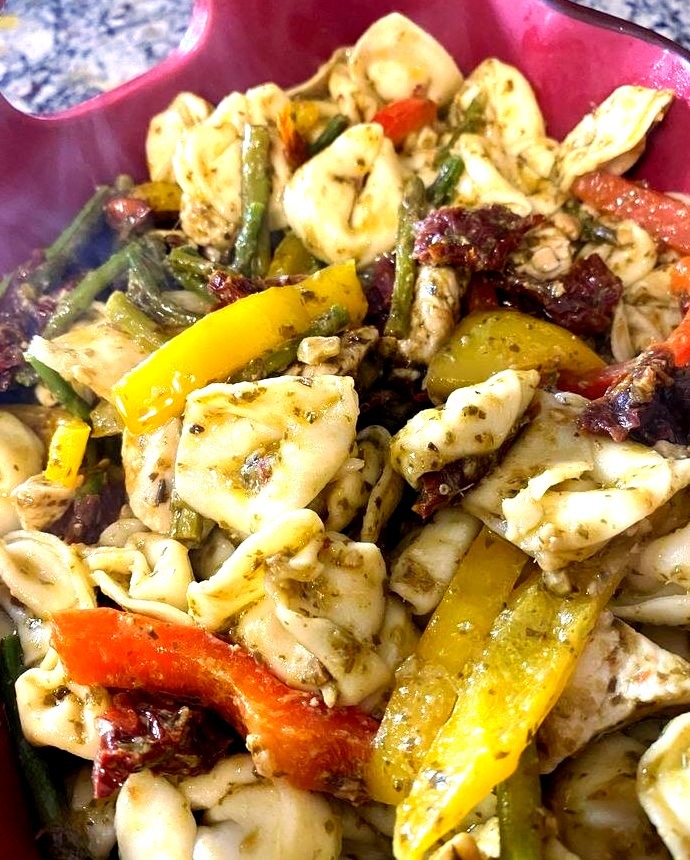 Colorful Chicken Pesto with Asparagus, Sun Dried Tomatoes and Peppers